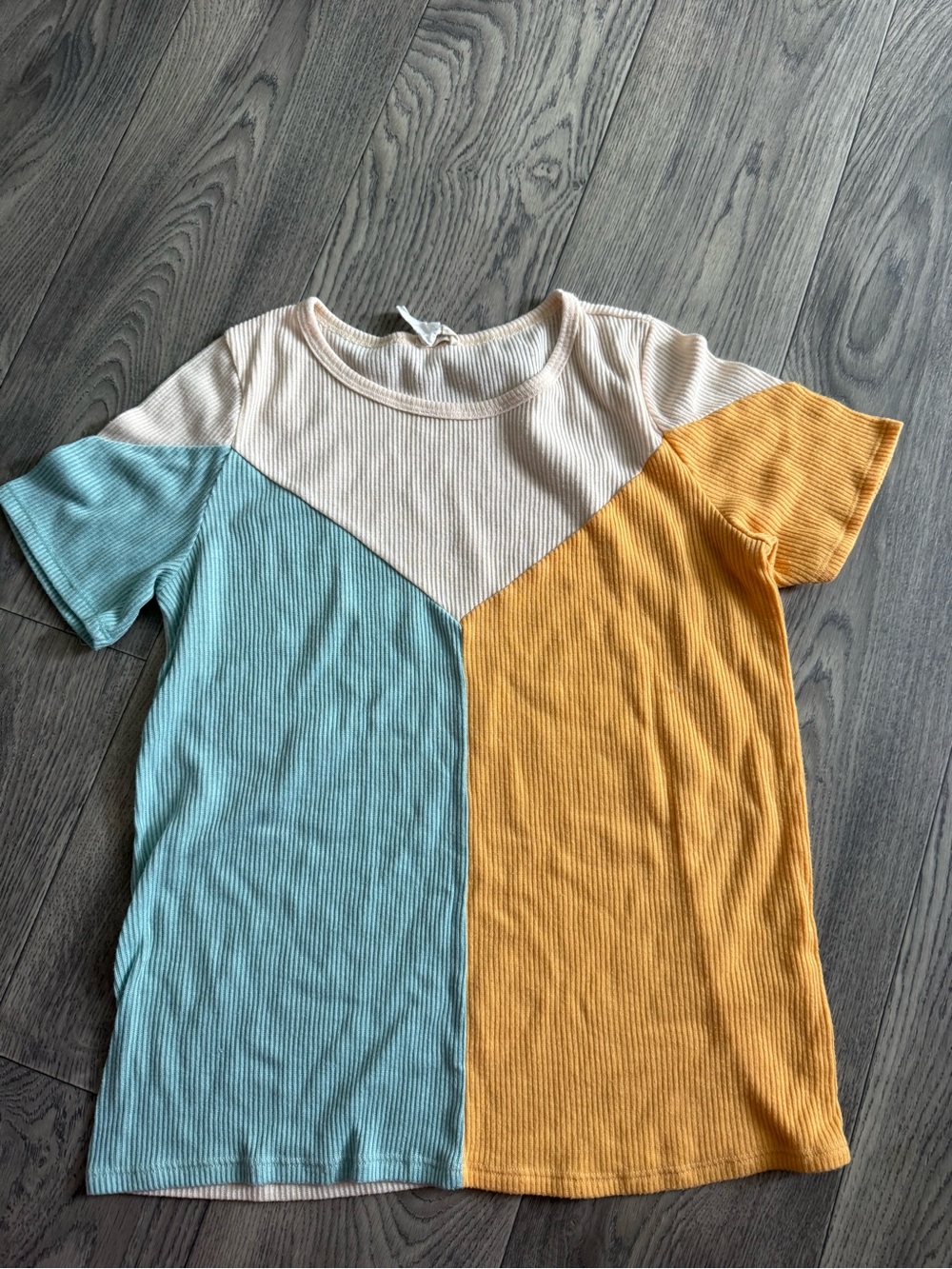 BiBi Color-Block Ribbed Short Sleeve Top
